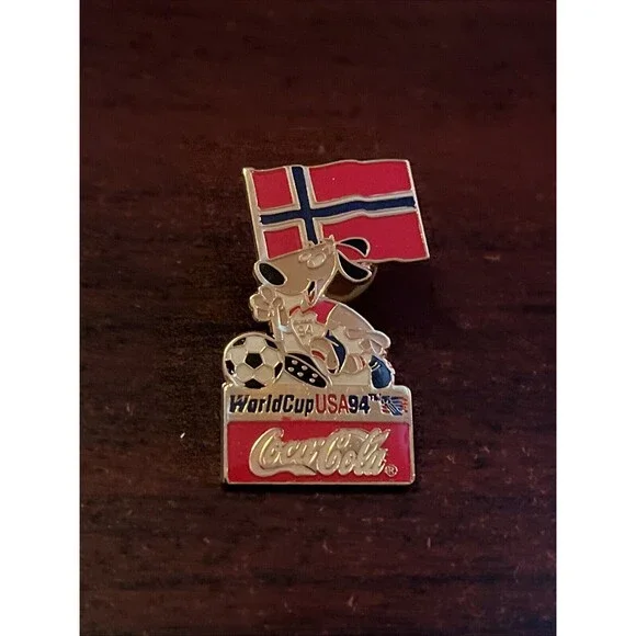 1994 USA World Cup Coca-Cola Stryker Dog Mascot Norway Flag‎ Lapel Hat Pin