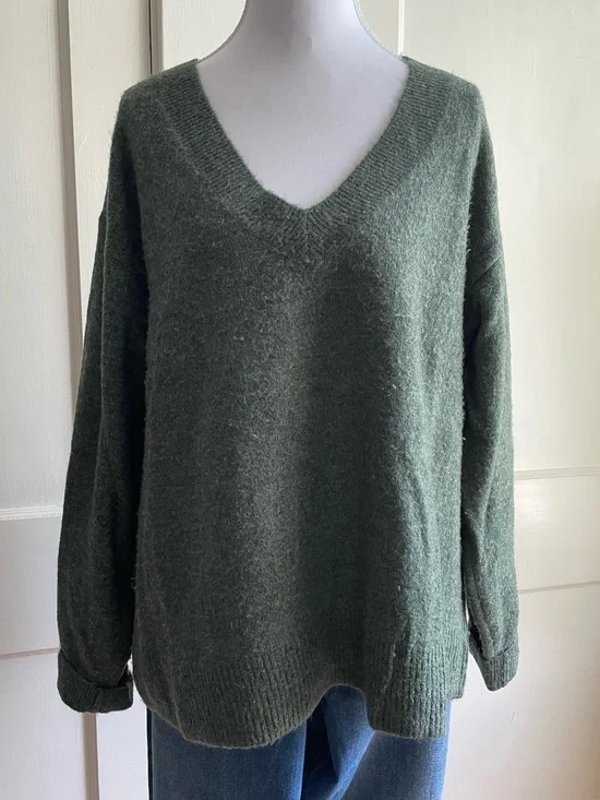 GAP Super Soft V-Neck Women's Sweater - Green
