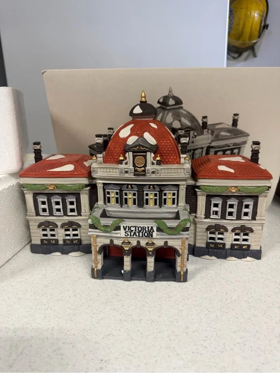 Department 56 Dickens Village Series Victoria Station Vintage Original box 55743