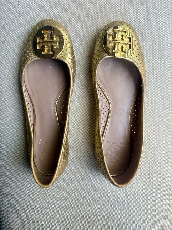 Tory Burch Women's Gold Leather Ballet Flats runs like Size 7 good condition