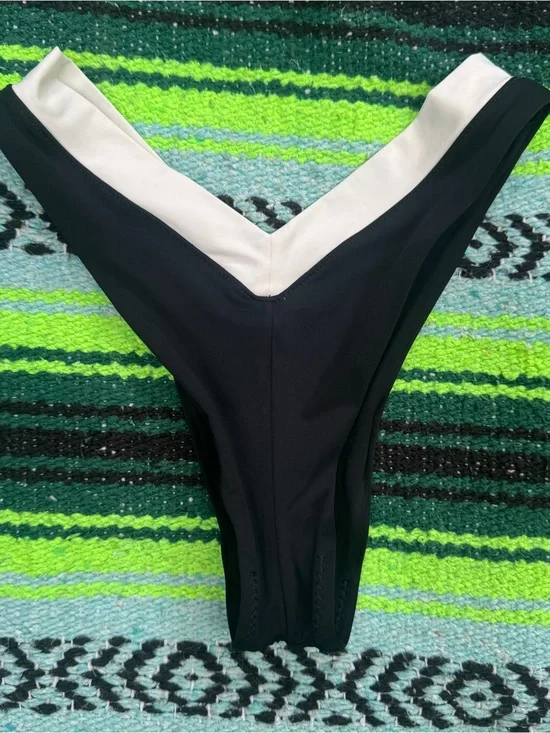 ONEONE Jesse cape cheeky Black and White bikini bottom XS