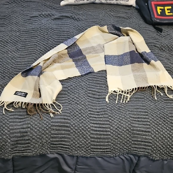 Authentic Cashmere Christian Dior Plaid Fringed Scarf in Cream and‎ Navy