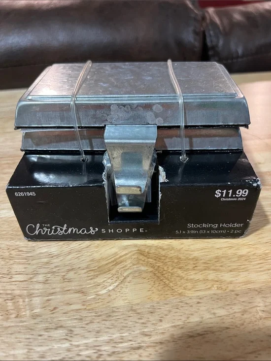 NWT weighted Metal Stocking Holder - Silver pack of 2 z98