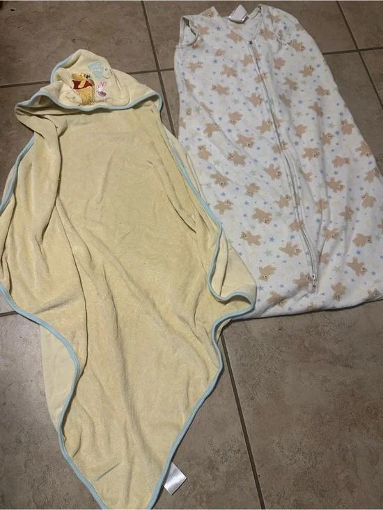 Winnie the Pooh baby bundle withsleeper, towel, bibs,