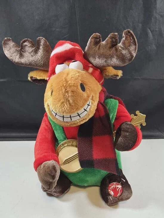 DAN DEE CHRISTMAS MOOSE BANJO SINGS GRANDMA GOT RUN OVER BY A REINDEER 12