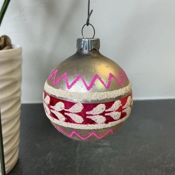 Shiny Brite Silver Red Pink White Mica 2