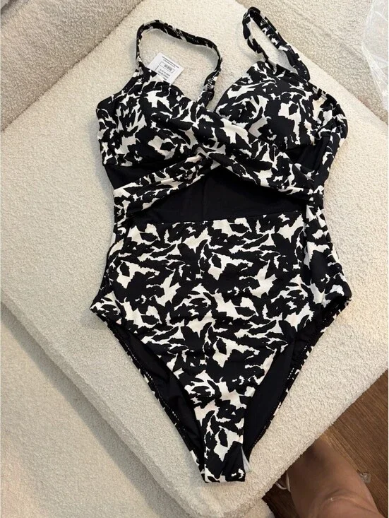 Flores Pure Wonder Women’s One Piece Swimsuit Black White Control Size M NWT