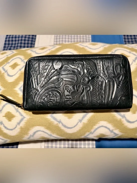 NWOT Beautiful Black Tooled Floral-Embossed Leather Zip-Around Wallet