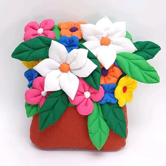 Decorative‎ Pillow House of Hatten Kitschy Spring Summer Flowers Floral 3D