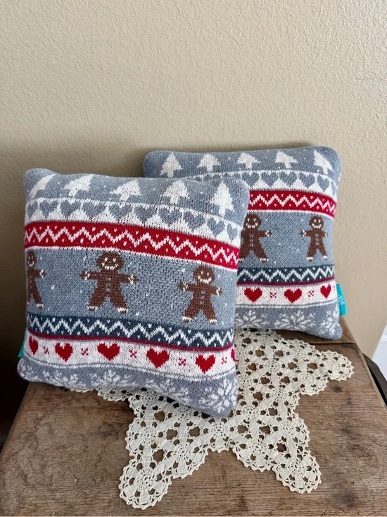 Holiday Gingerbread Knit Decorative Pillow - Gray and Red