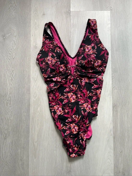 ADORE WOMENS SWIMSUIT ONE PIECE WOMENS 1X NWT
