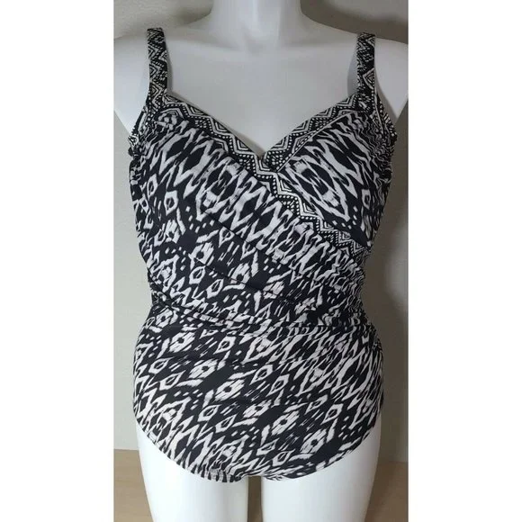 Miraclesuit Women's One Piece Faux‎ Wrap Ruched Swimsuit Black/White Print Sz 6