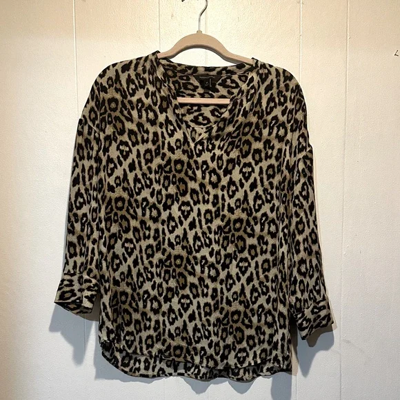 Banana Republic size m leopard print‎ top