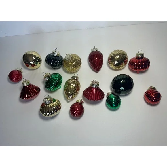 Vintage Style Shiny Glass Christmas Ornaments Lot of 16 Red Green‎ Gold Ribbed