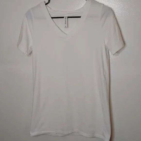 Zenana Outfitters women's size medium White T-shirt. Casual.