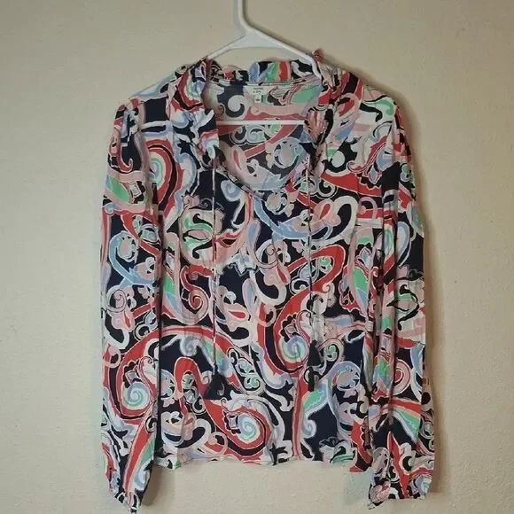 Crown & Ivy Multicolor Swirl Top size large