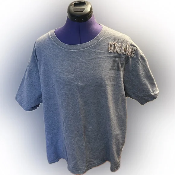 UMaine Black Bears T-Shirt (2XL) and Black Leggings (XXXL)