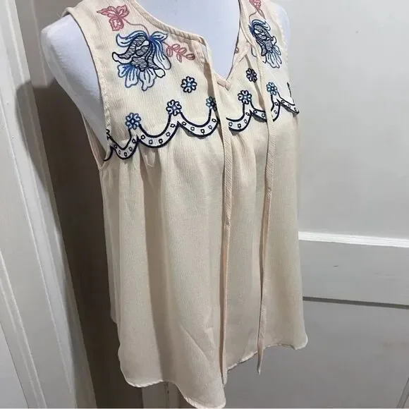 Chic Cream Blouse with Intricate Embroidery Womens Medium