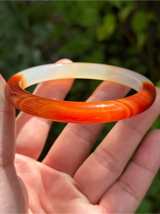 61mm‎ inner diameter skinny banded agate carnelian bangle 1743