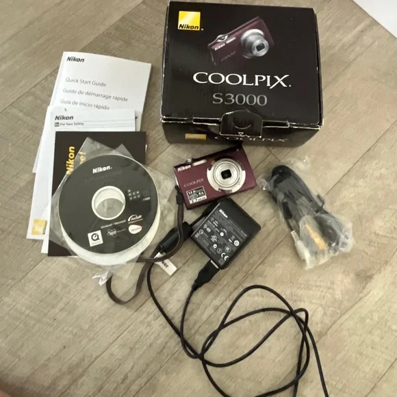Nikon COOLPIX S3000 Digital Camera FOR PARTS/REPAIR - lens issue/blurry photos