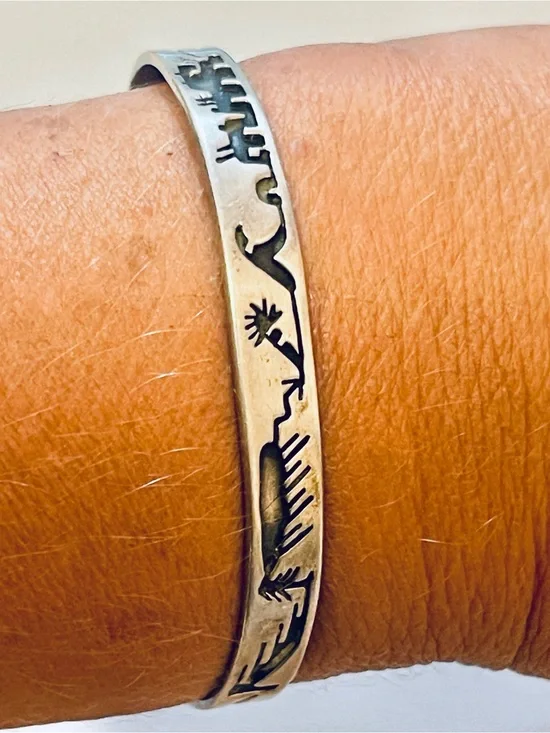 VTG Southwest Sterling Storyteller Pueblo Village Cuff Bracelet 13 G Sz 6-6.25”