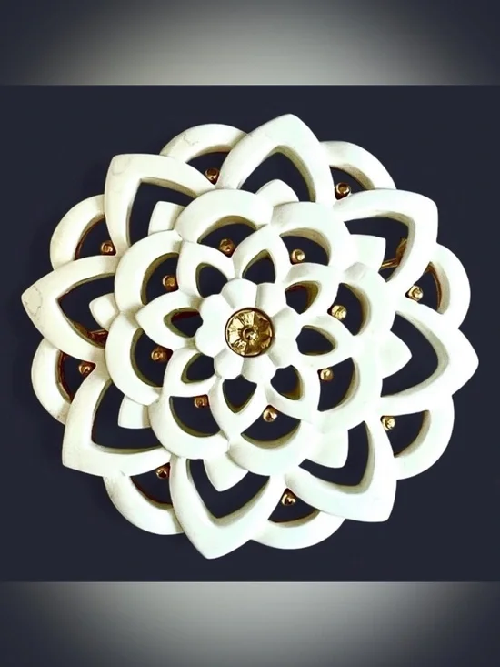 Monet Vintage White Acrylic Flower Brooch Pin Gold Tone Floral Mandala Chic 1980