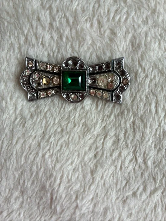 Vintage-Inspired Green Crystal Bow Brooch - Unbranded