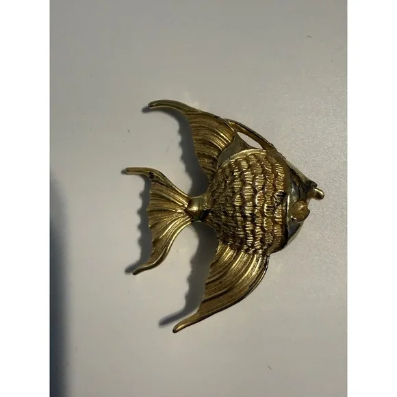 Vintage Gold Tone Angel Fish Brooch Textured Tropical Sea Life‎ Nautical Pin