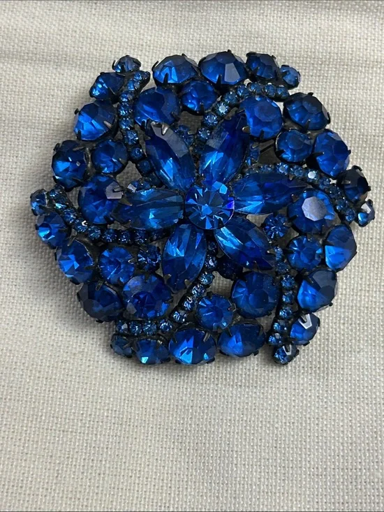 Vintage Royal blue 1950s-1960’s rhinestone floral brooch