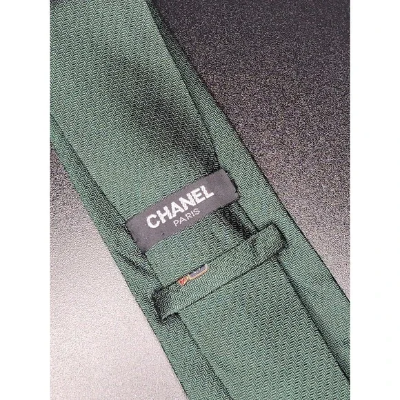 Vintage Chanel Paris Tie Green Herringbone Crest 100% Silk Italy Fair