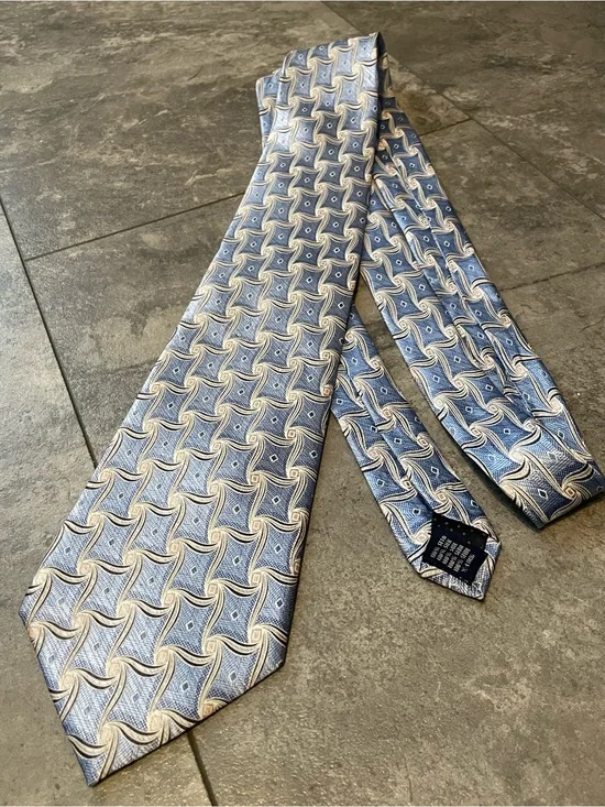 Handmade 100% silk vintage tie
