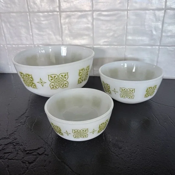 VTG Fire King‎ Dutch Clover Green Set Of 3 Mixing Bowls Anchor Hocking