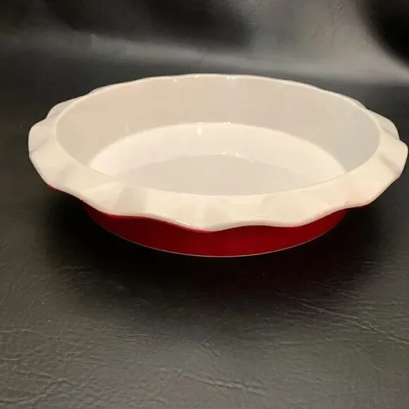 Ceramic Pie Baking Serving Dish Red White Fluted  9 Inch Valentines Christmas