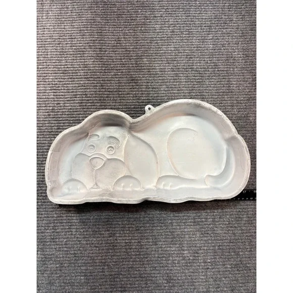 Vintage 1986 Wilton Sleepy Puppy Dog‎ Cake Pan Aluminum 2105-2430 Retro Baking