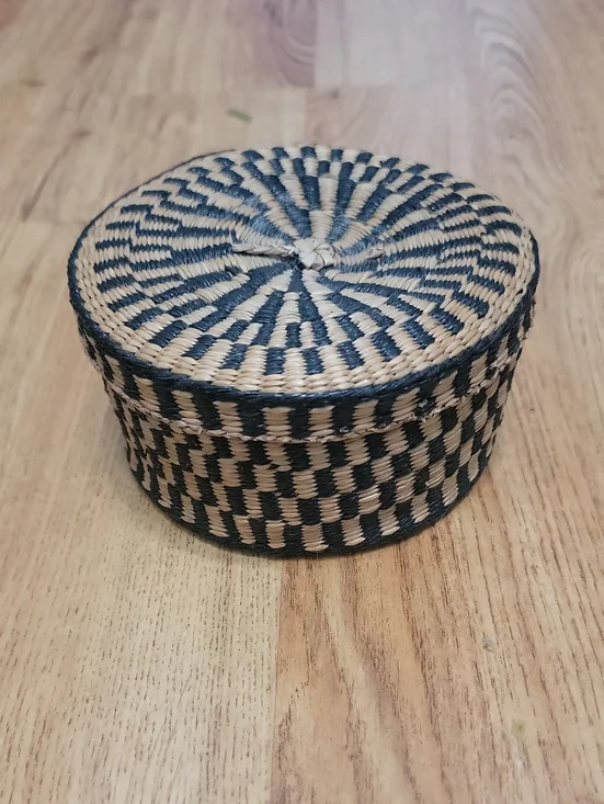 Woven Round Lidded Storage Basket Black And Tan 5