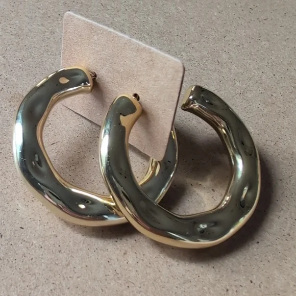 Elegant Gold Tone Hoop Earrings