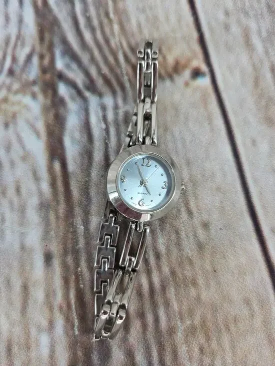 Vintage Quartz Bracelet Watch Silver White Dial Small Wrist Watch