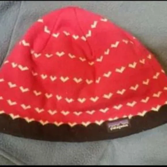 New child kid Patagonia hot pink with white hearts beanie size medium