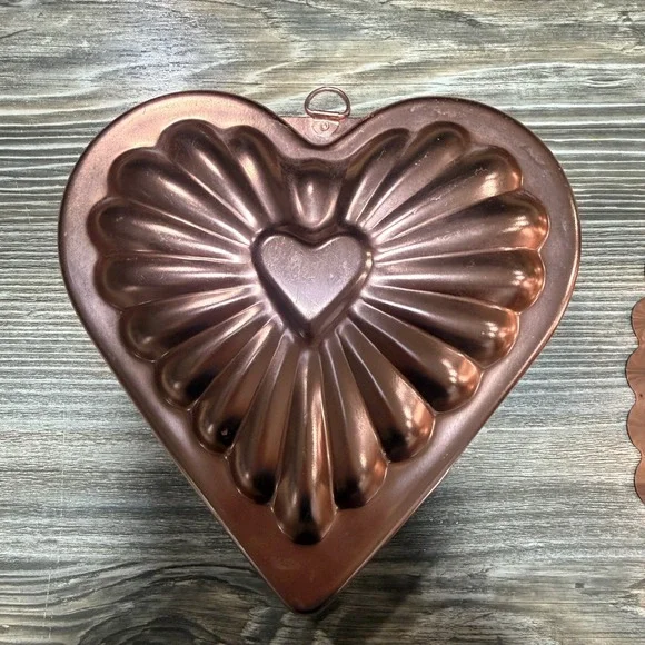 Vintage Copper Heart Cake Mold Fluted Sunburst Wall Decor Baking Pan