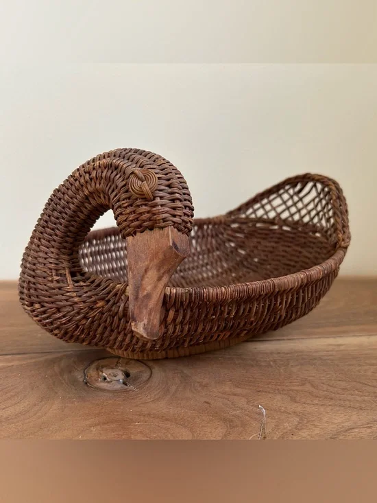 Wicker Swan Basket