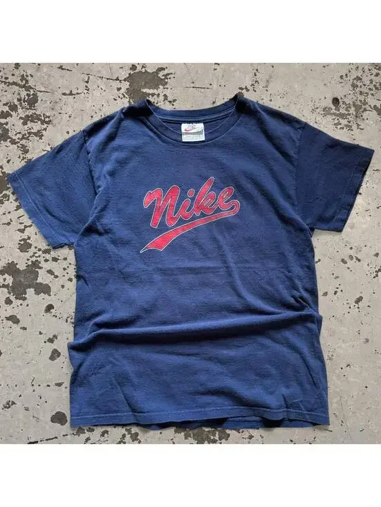 Beautiful vintage 1990s made in USA Nike tee. Fits like M.