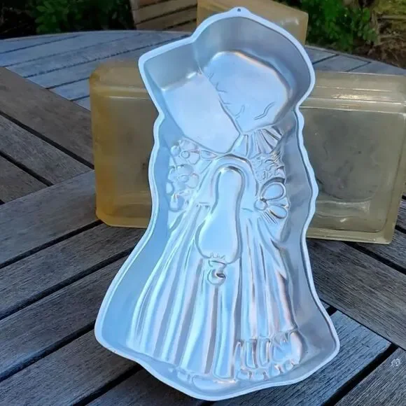 Vintage 1975 Wilton Holly Hobbie Cake Pan