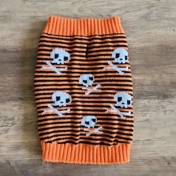 🎃 Dog Sweater Orange & Black Stripes with 💀 Skulls 💀 fits smaller dog