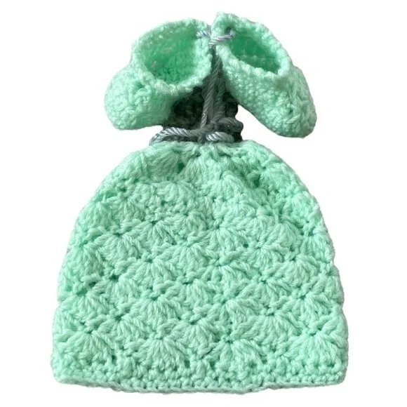 NWOT Baby Girl Light Green Knitted Beanie Hat & Socks Set Hand Crafted One Size