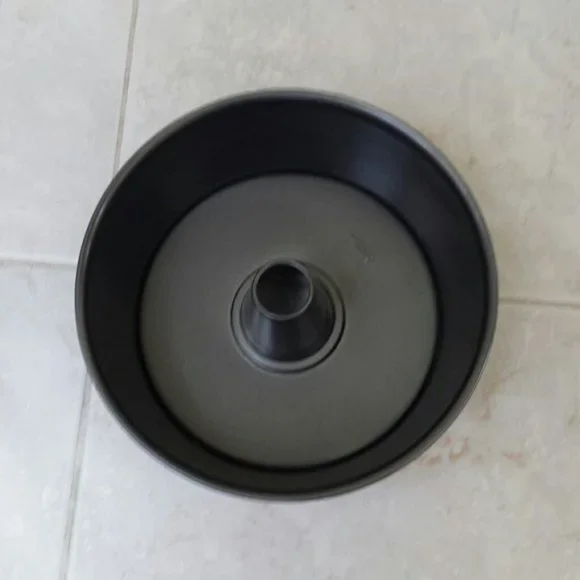NWOT Wilton 2 piece nonstick Bundt pan