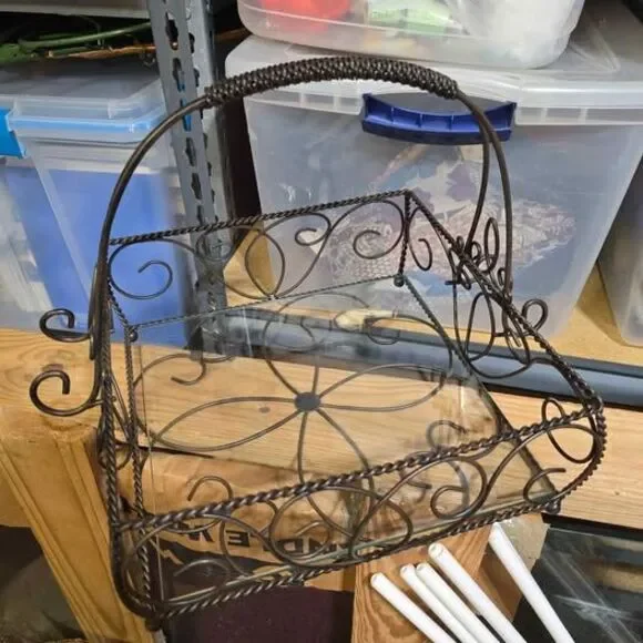 Iron Wire Basket With Plate Glass Bottom