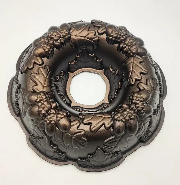 Nordic Ware Fall Harvest Autumn Wreath Bundt Cake Pan 10 Cup Non-Stick EUC