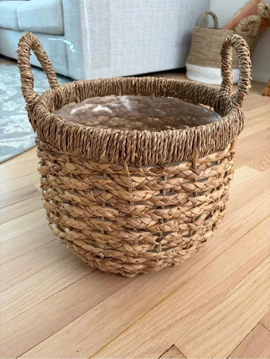 Handwoven Natural Seagrass Basket with Handles for Planst