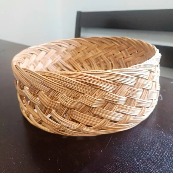 Round Wicker Woven Basket Bowl Beige Freestanding Non-Lidded Medium Indoor