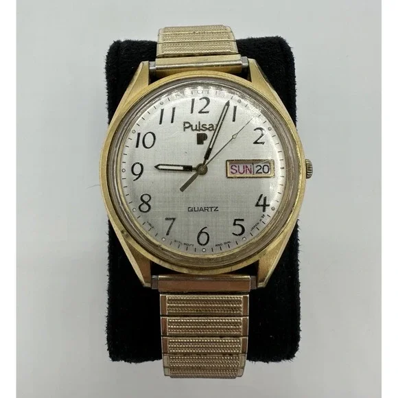 Vintage Pulsar Y563-8539 Mens Gold Tone Quartz Day Date Watch New Battery